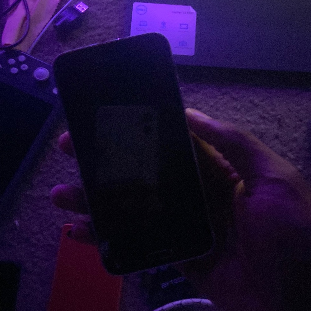 Samsung galaxy s5:(condition-Survivor🙏). This has been ran THROUGH!.